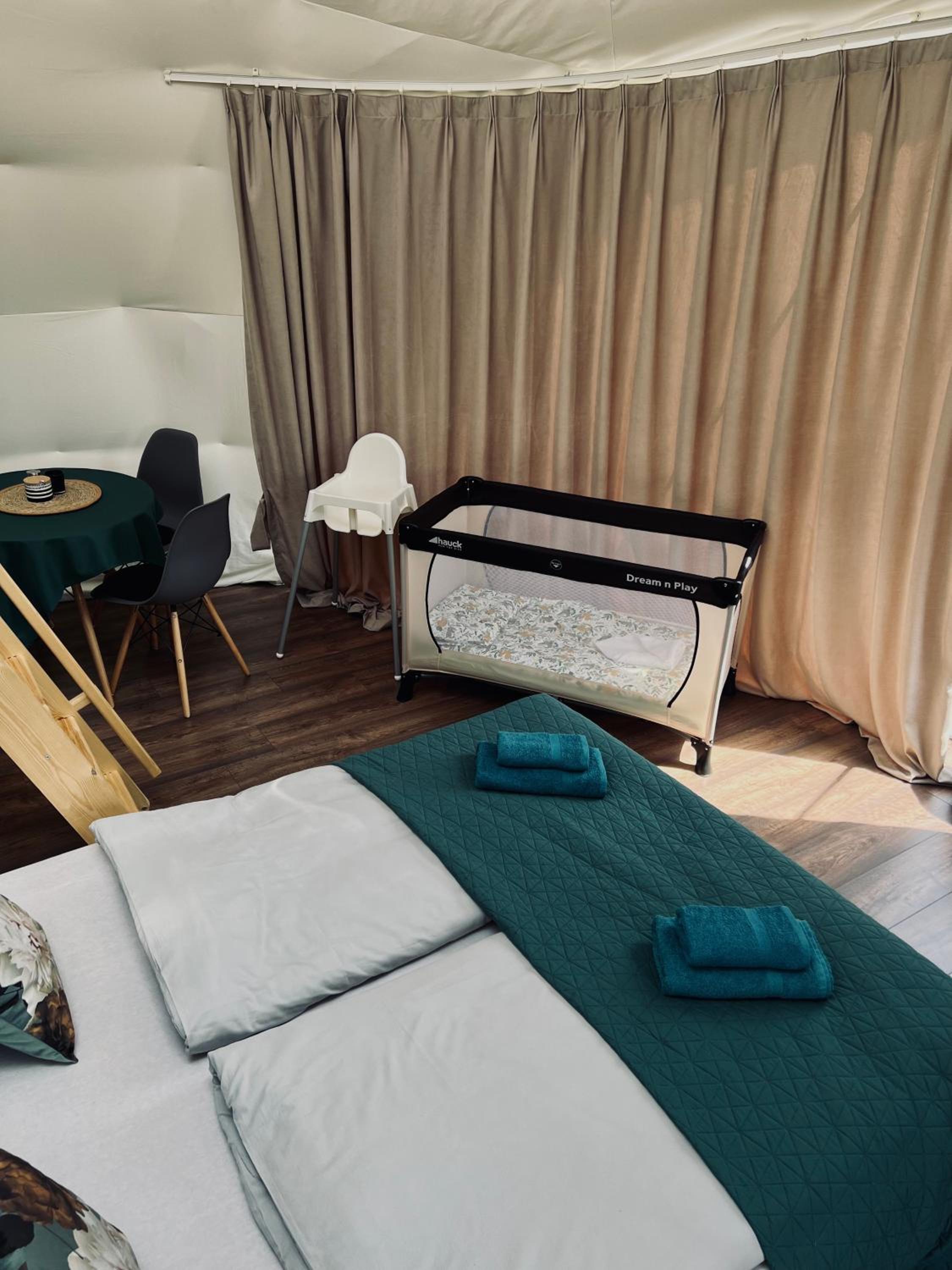 Glamping Stacja Zieleniec w Nałęczowie