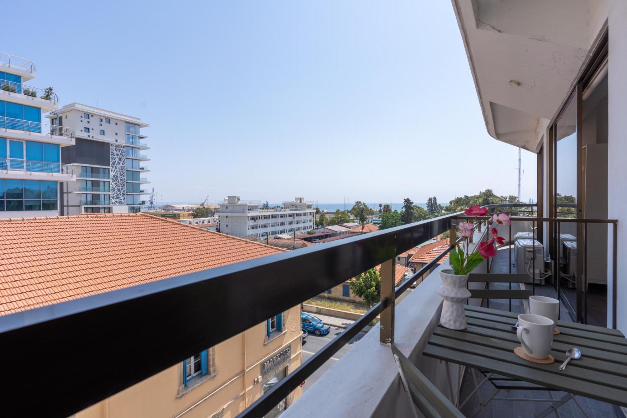 Burst Studio W/ Balcony in Larnaca