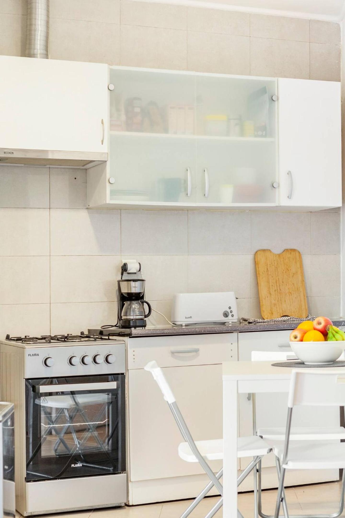 Relax in Lisbon for 4 people with terrace and parking view 3