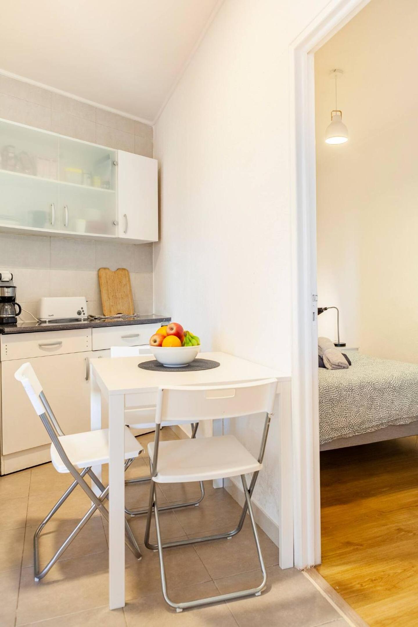 Relax in Lisbon for 4 people with terrace and parking view 2