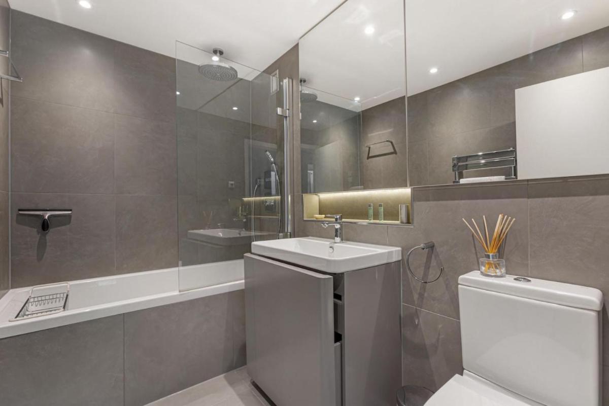 2 bedroom apartment in the heart of Knightsbridge