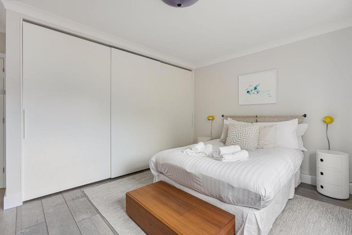 2 bedroom apartment in the heart of Knightsbridge
