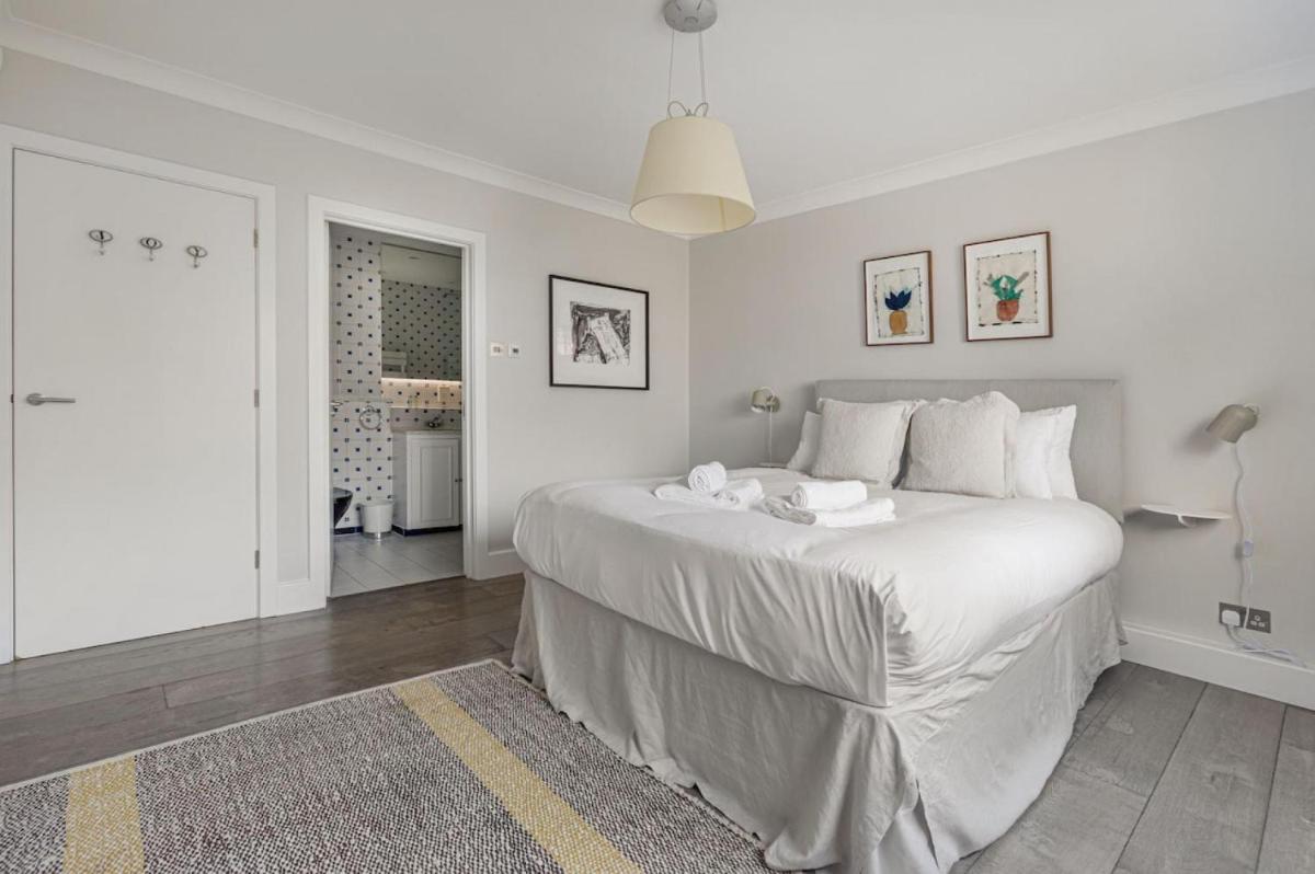 2 bedroom apartment in the heart of Knightsbridge