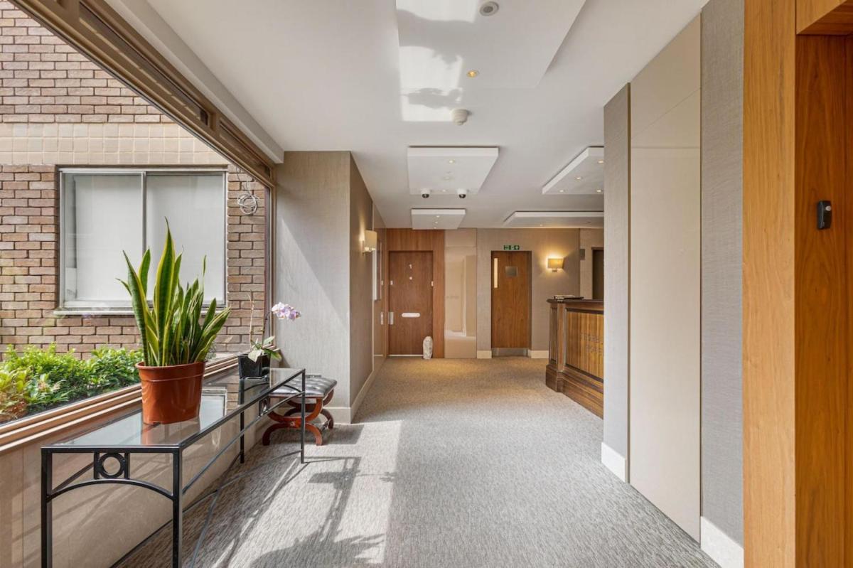 2 bedroom apartment in the heart of Knightsbridge