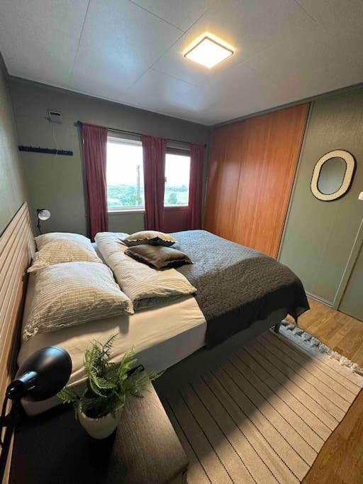 Scenic Norwegian Getaway - Cozy Home w Garden & All-Day Sun view 2