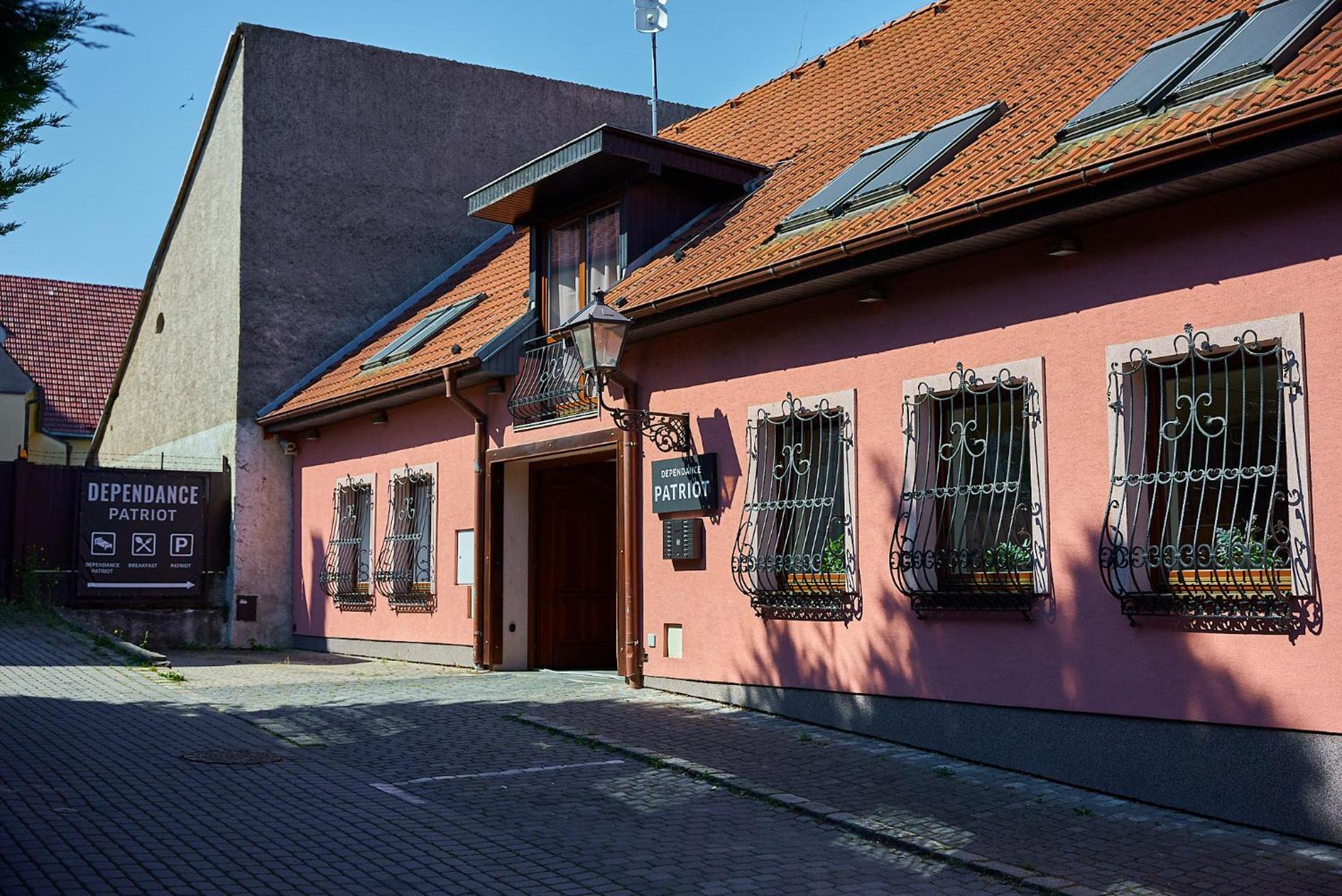 Photo 8