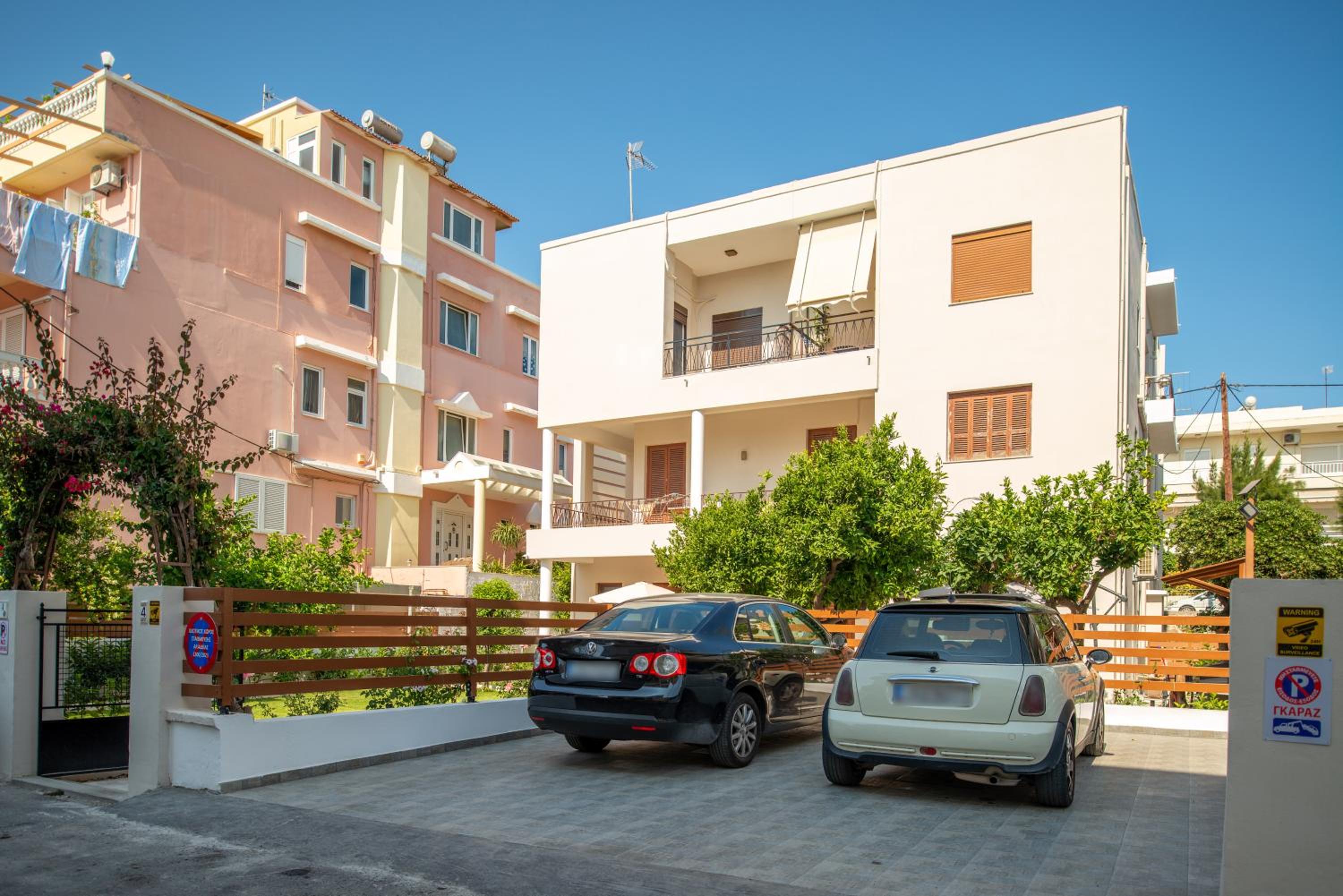 Monte Smith Luxury Garden Apartment With Parking view 2