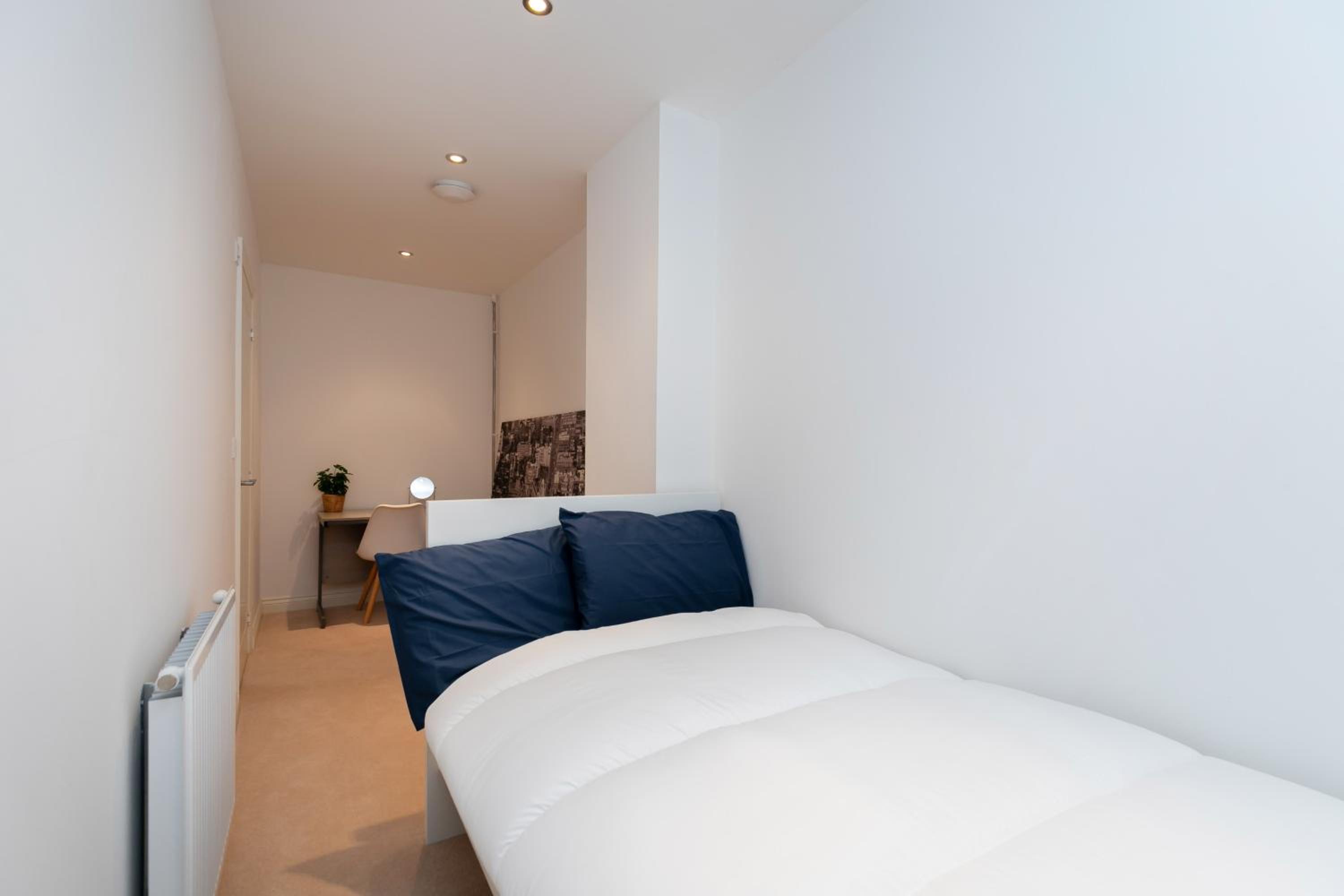 `isimi Ashford Kent [ Modern New Built 4 Bedroom House ] view 2