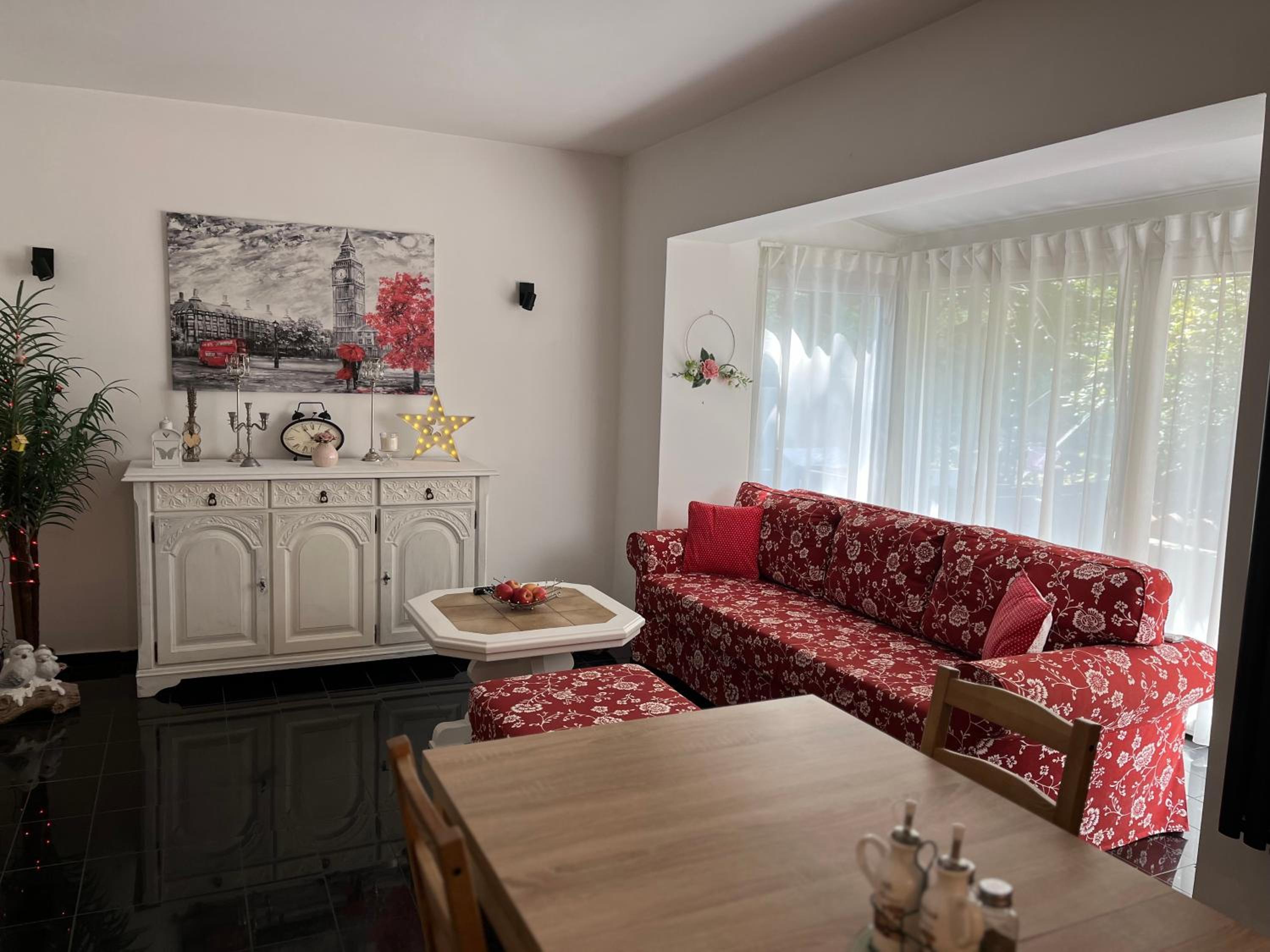 Exklusive Ferienwohnung mit 3 Schlafzimmern und 2 Bädern!