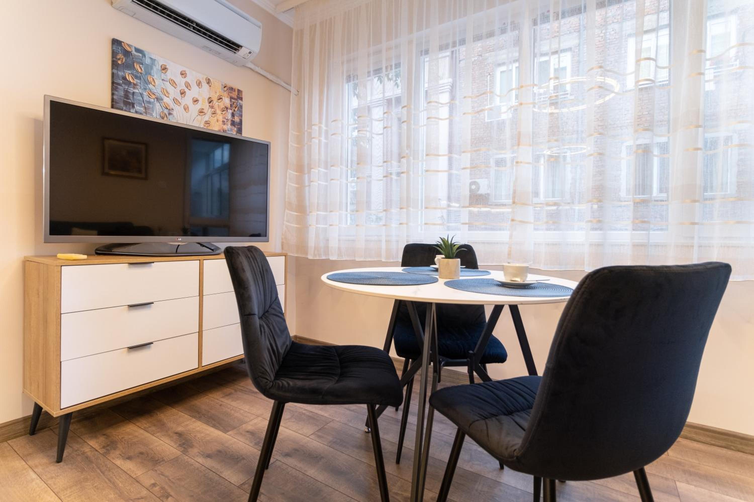 Heart of the City 2-Bedroom Apartment
