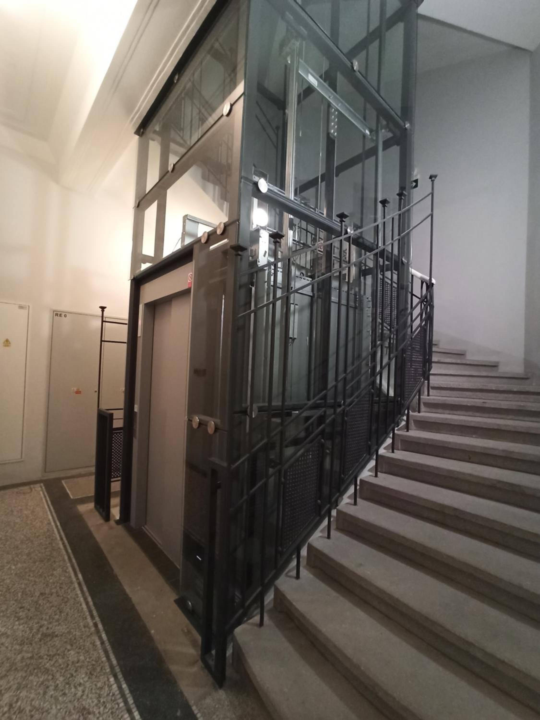New modern-style apartment with balcony in the Prague 2