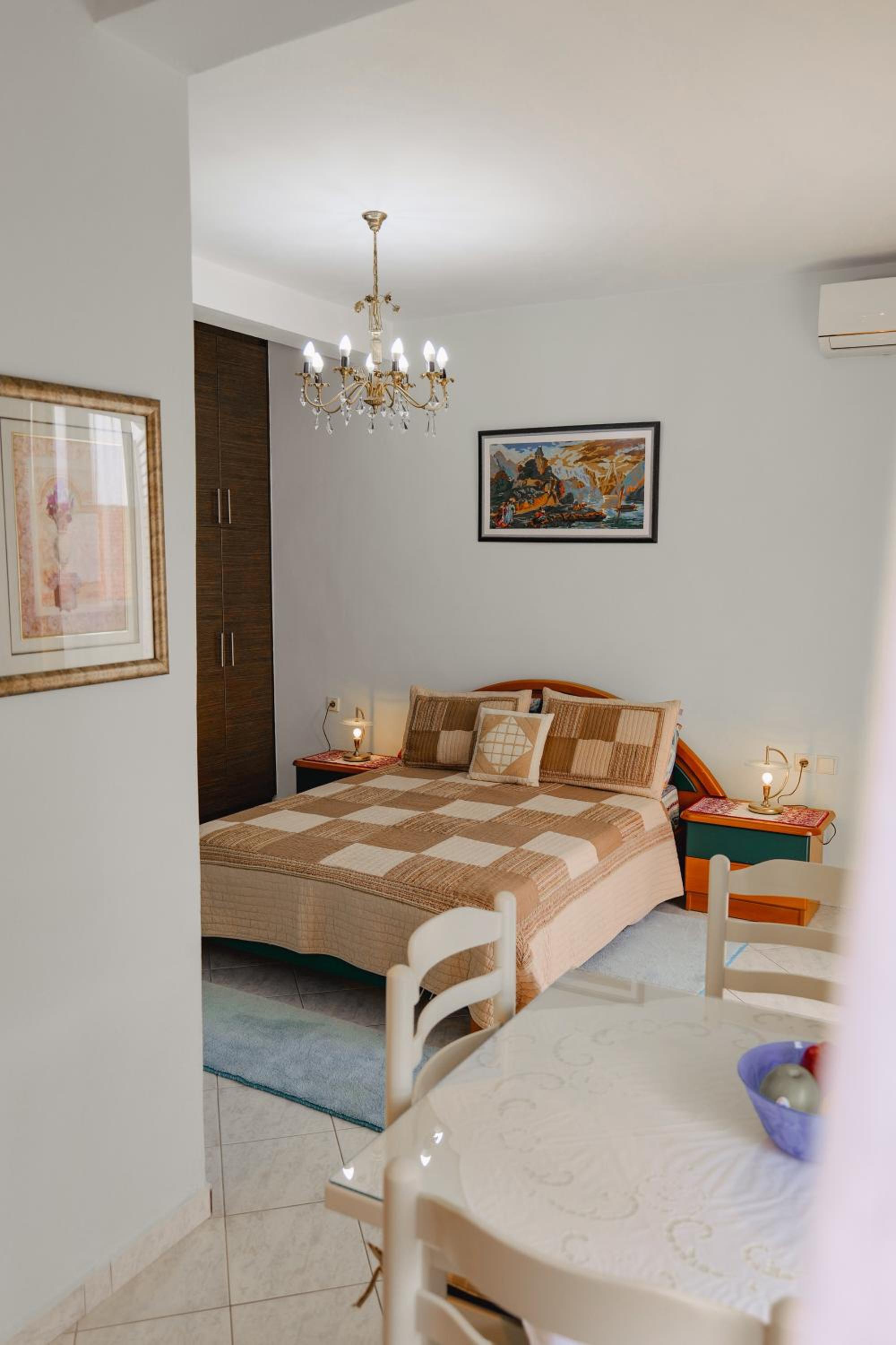 Thimios Rooms