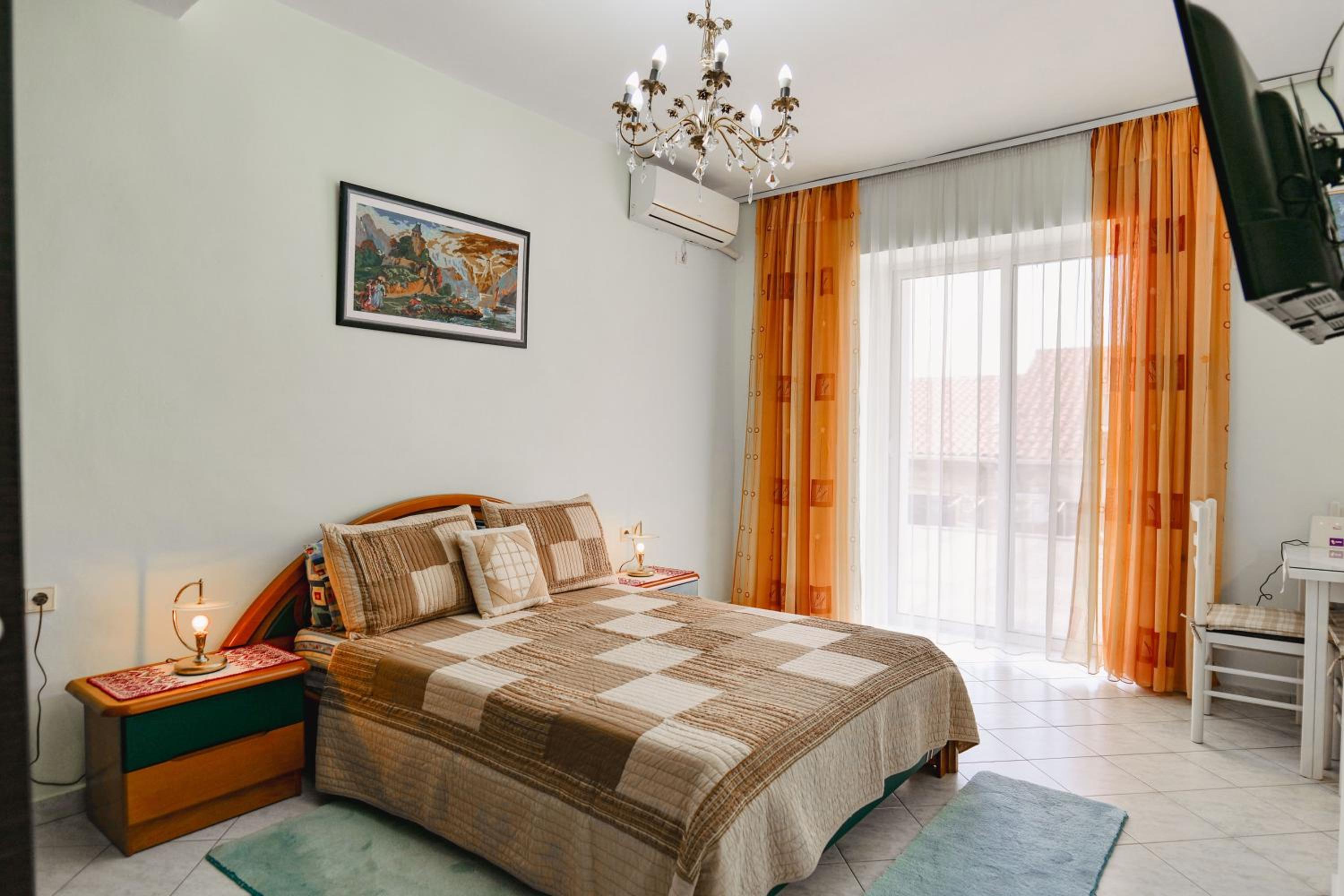 Thimios Rooms