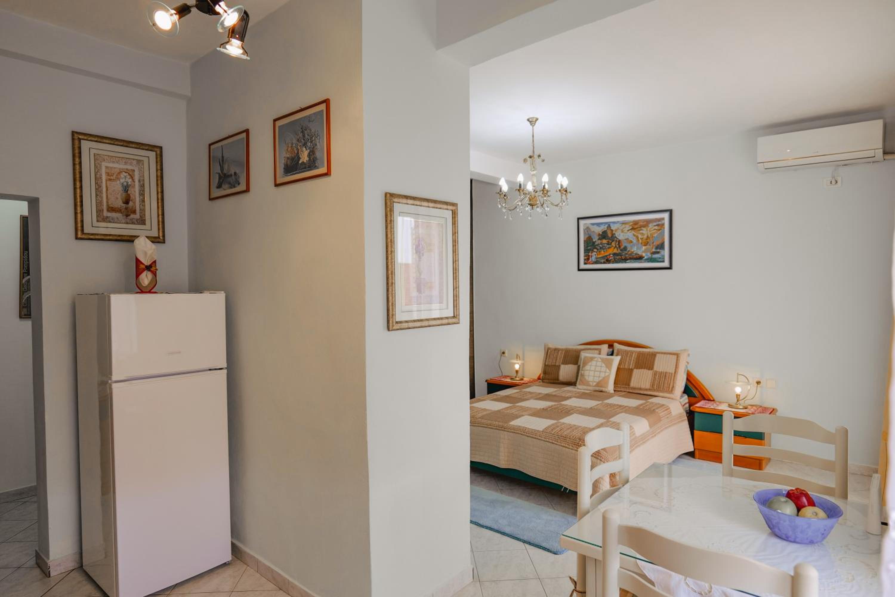 Thimios Rooms