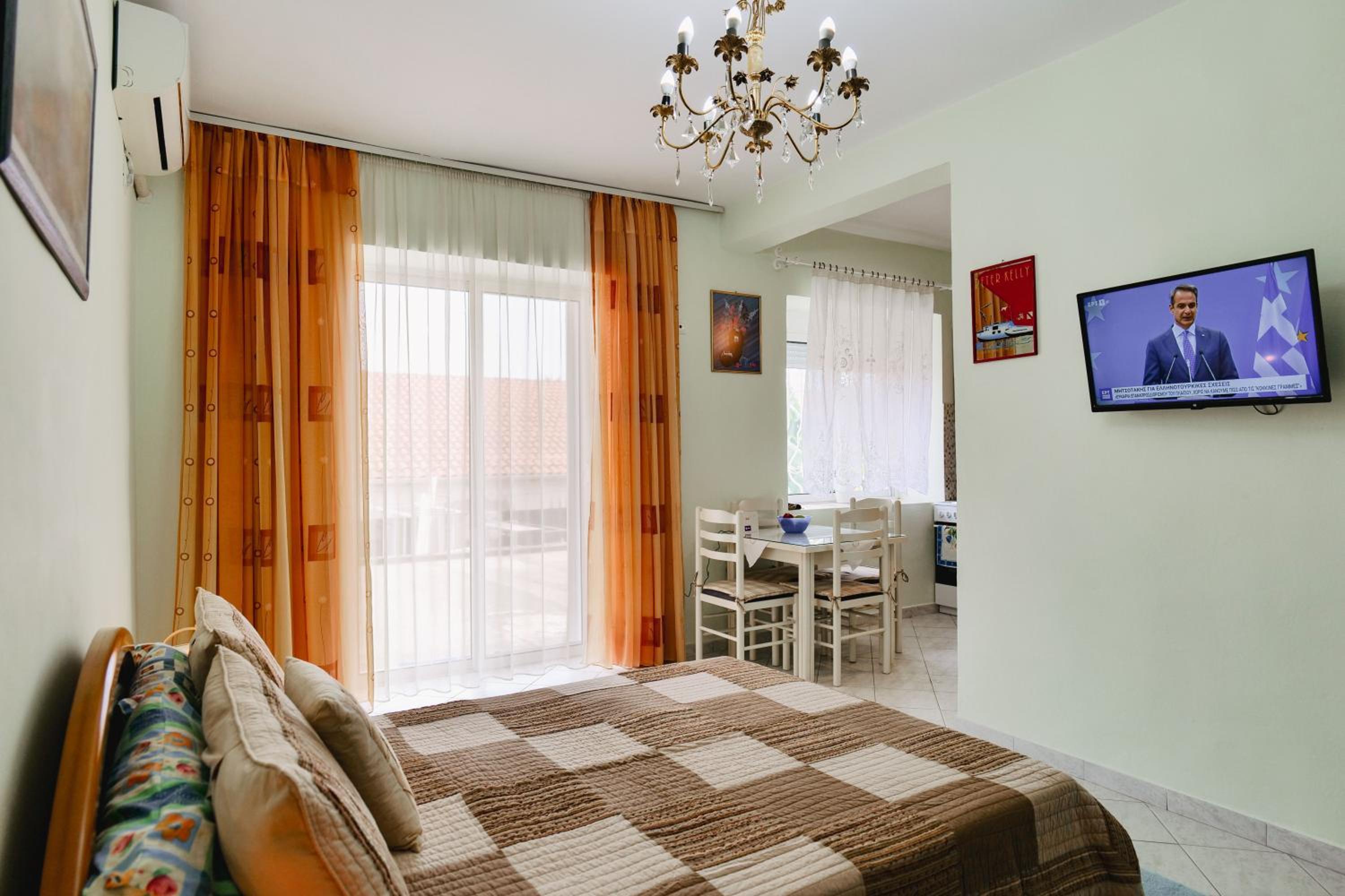 Thimios Rooms