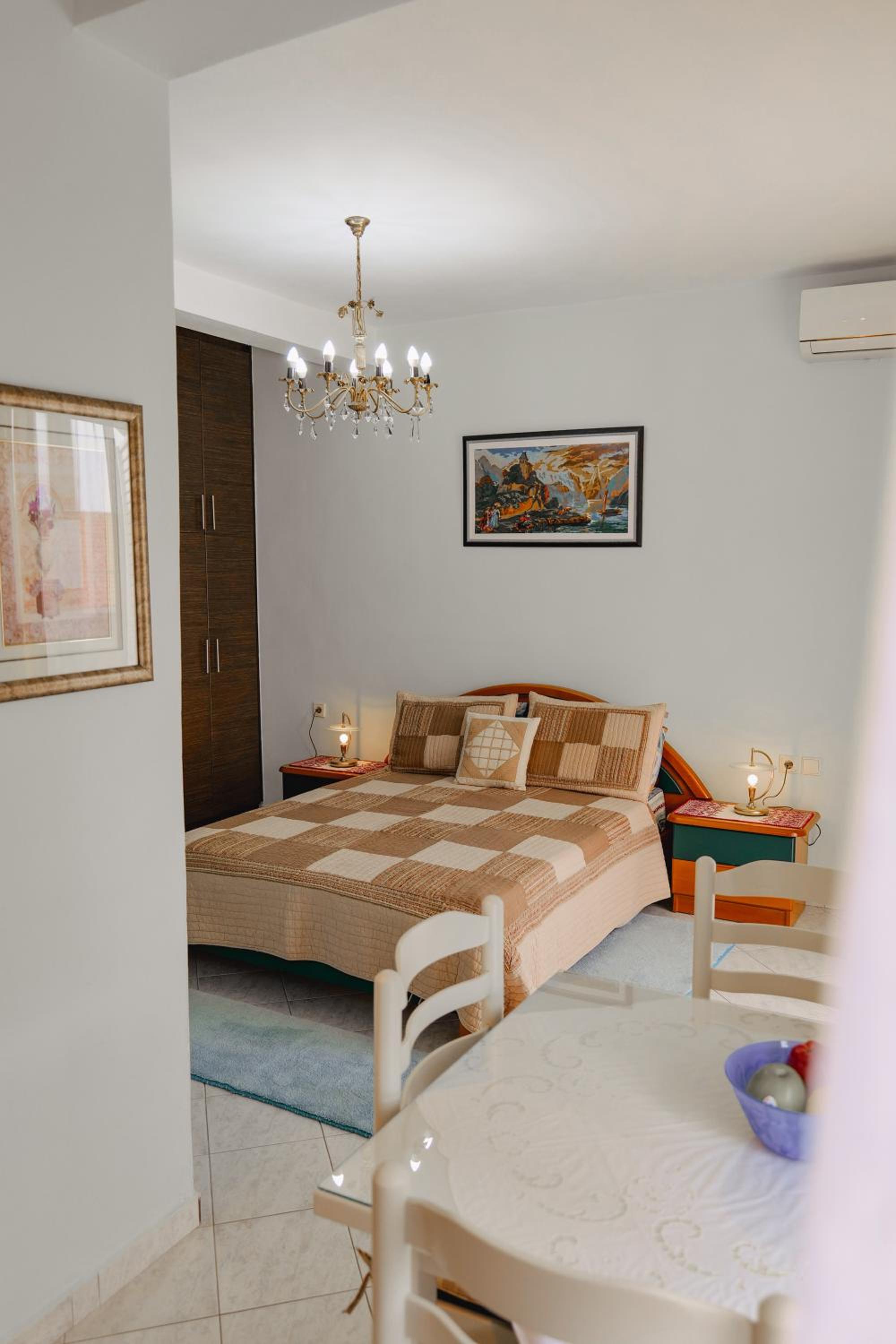 Thimios Rooms