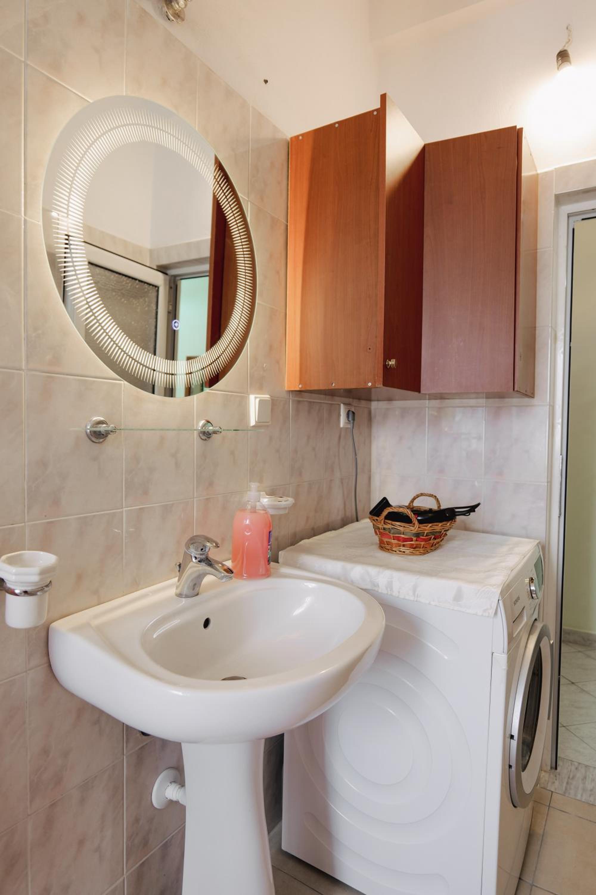 Thimios Rooms