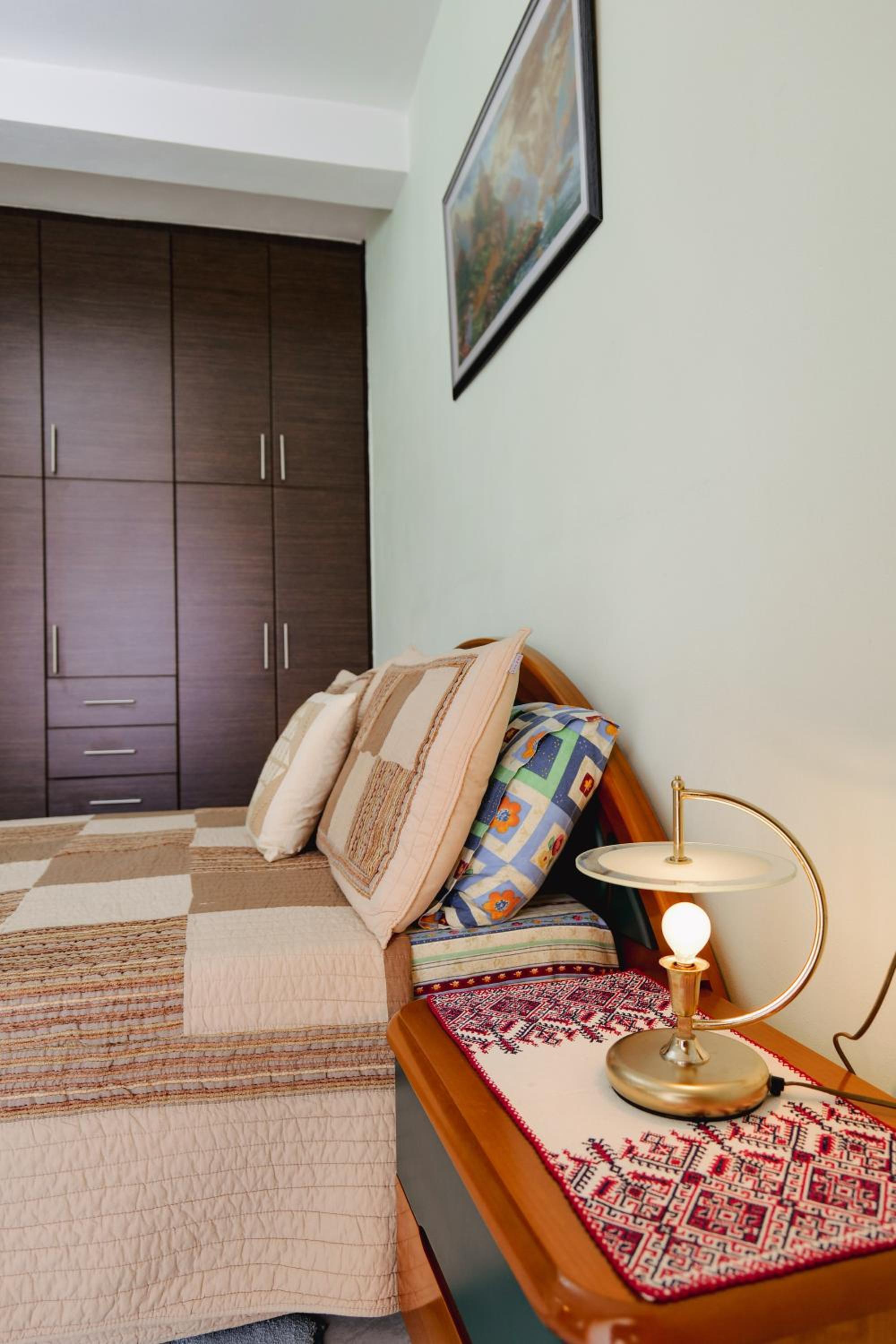 Thimios Rooms