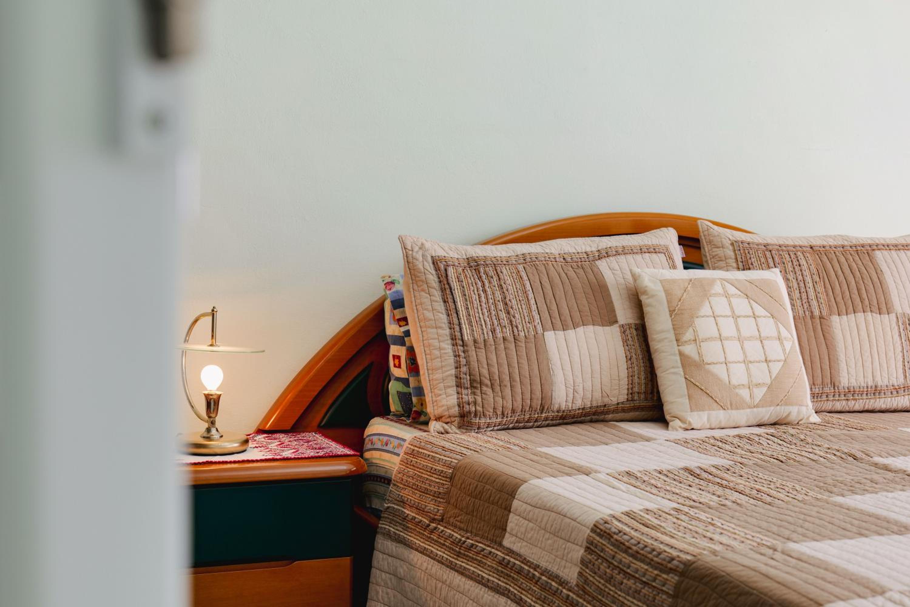 Thimios Rooms