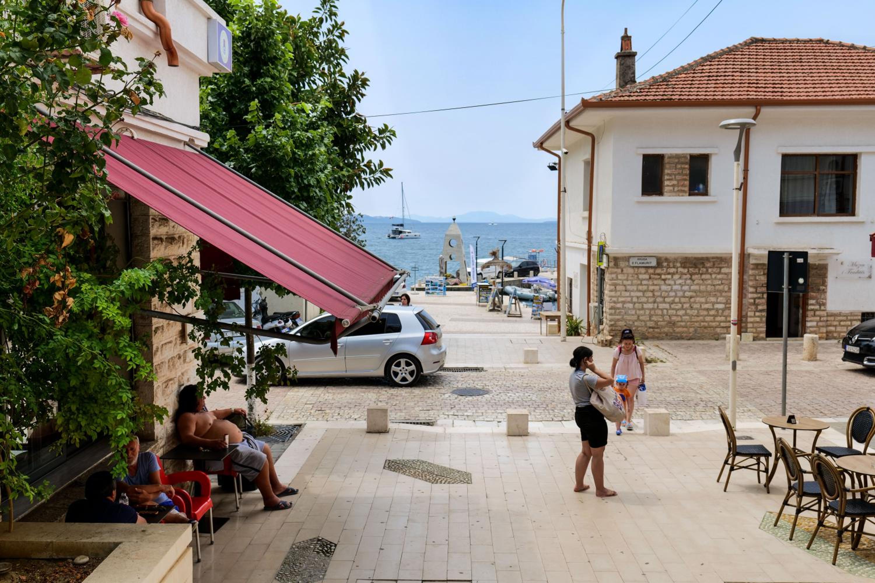Thimios Rooms