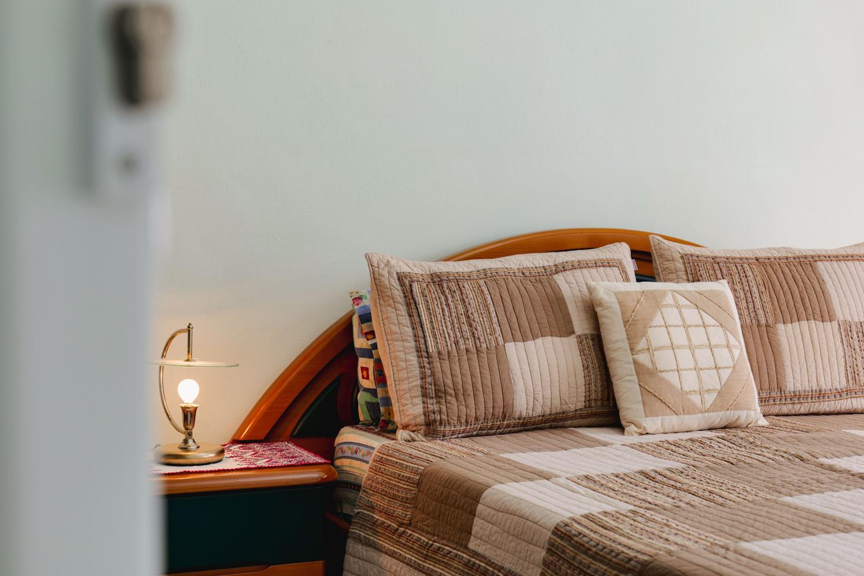 Thimios Rooms