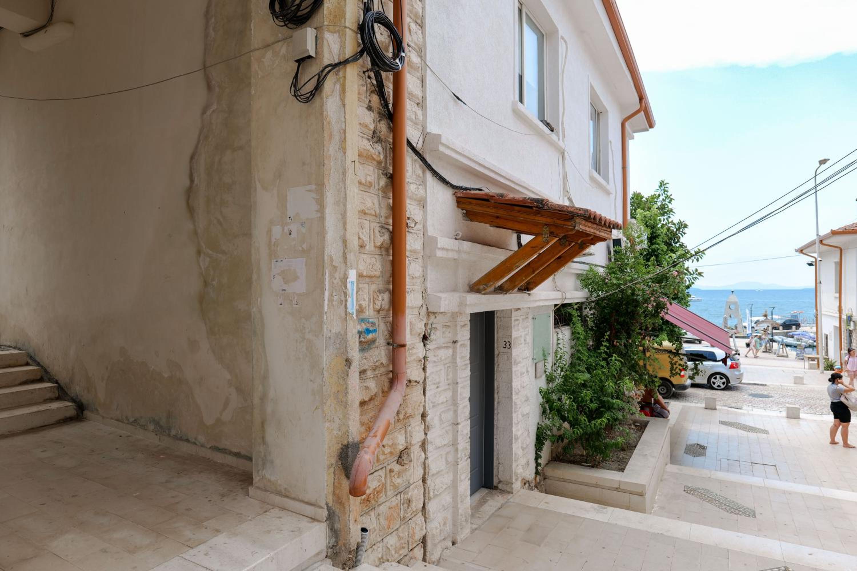 Thimios Rooms