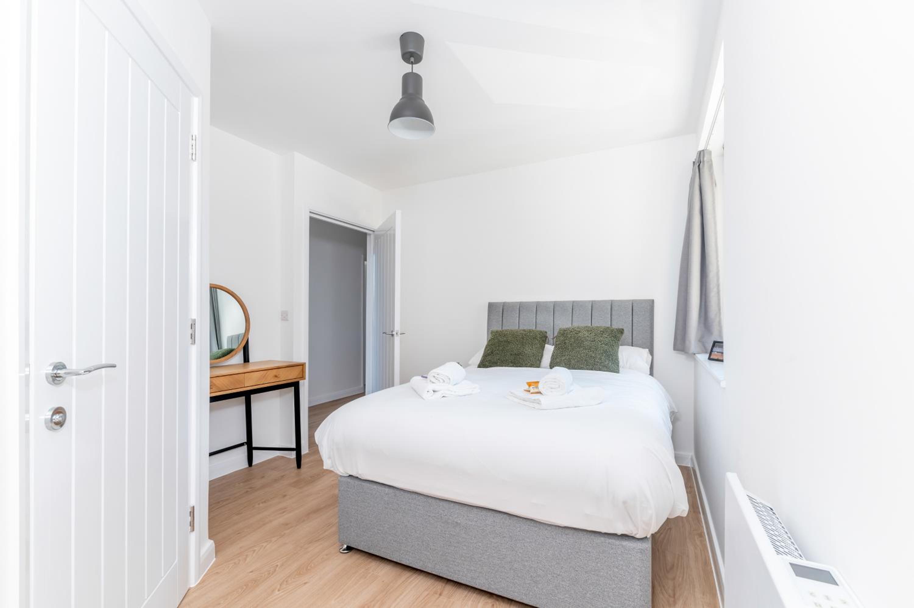 123 Queen Street - Home Crowd Luxury Apartments view 5