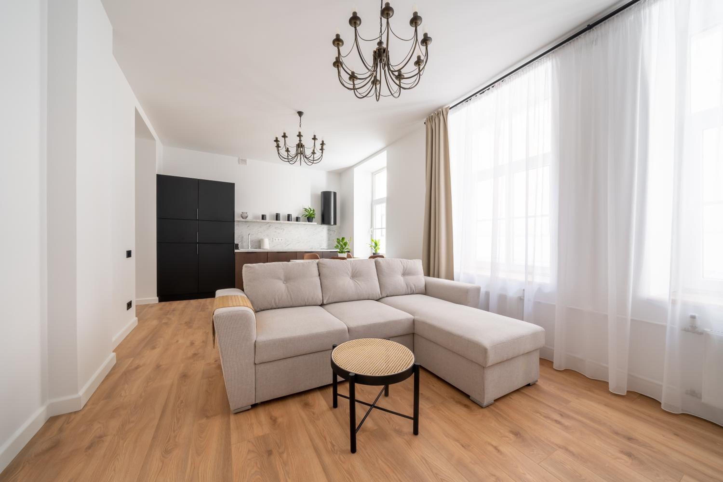 Spacious 1-bedroom apartment in the heart of Old Town view 3
