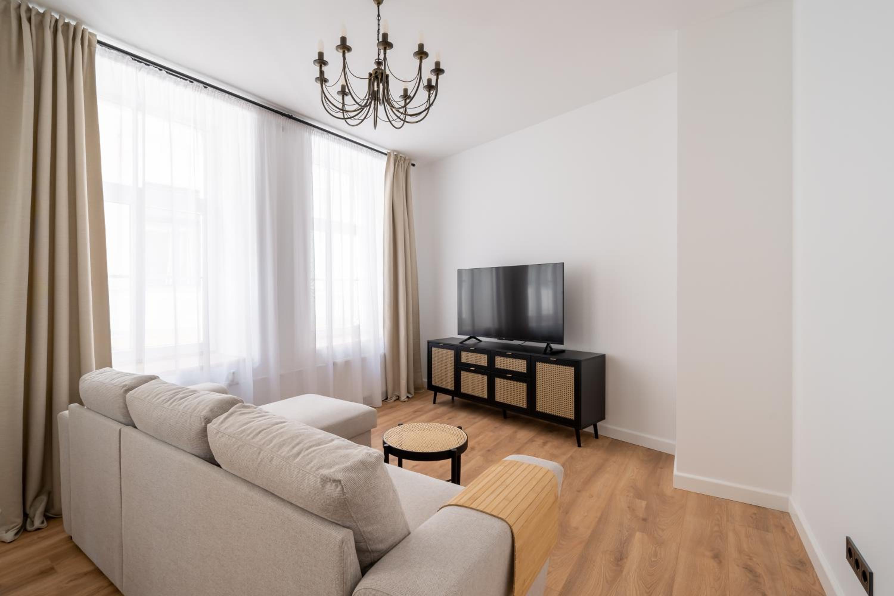 Spacious 1-bedroom apartment in the heart of Old Town view 4