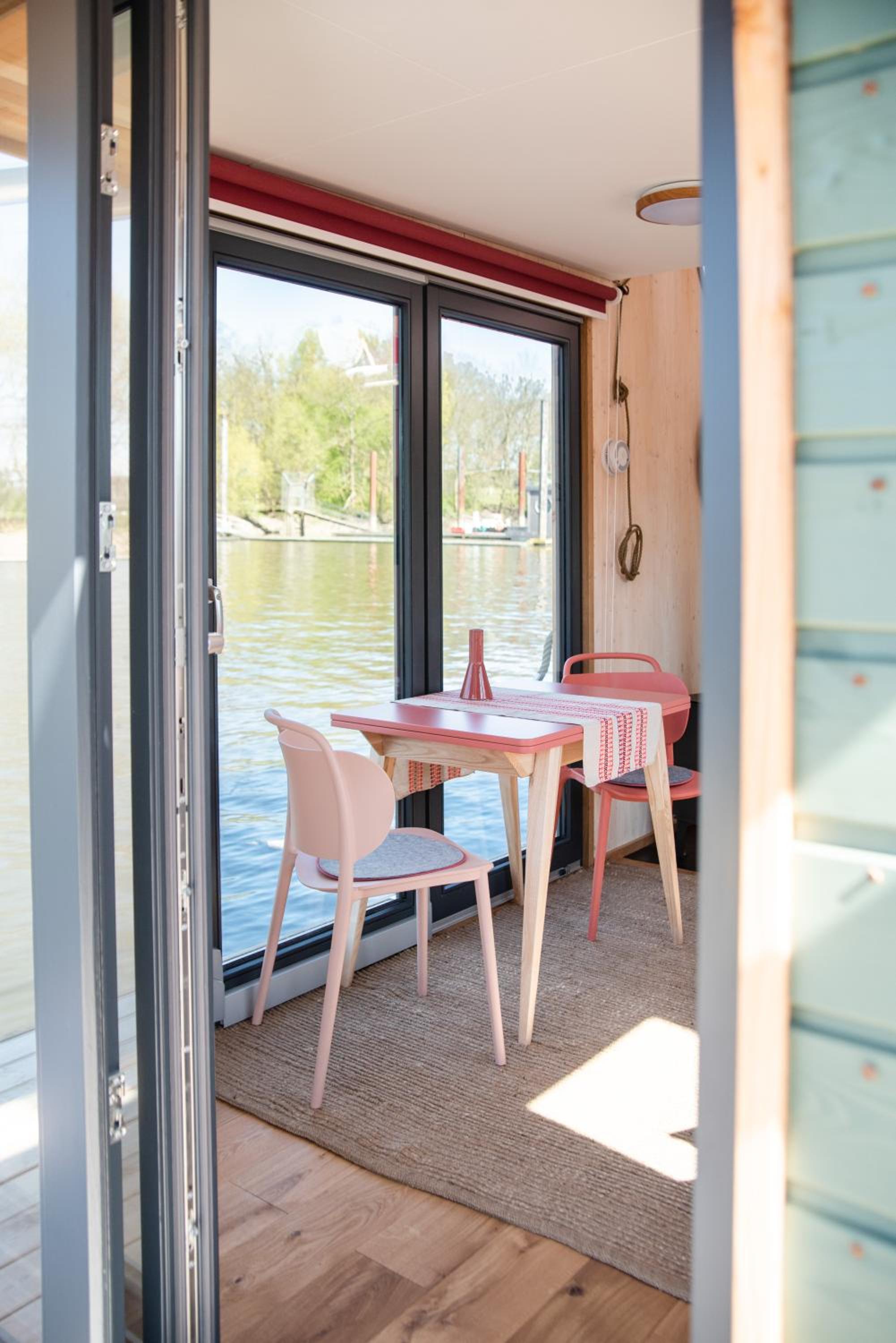 Besonderer Urlaub auf Hausboot TYSTNADEN