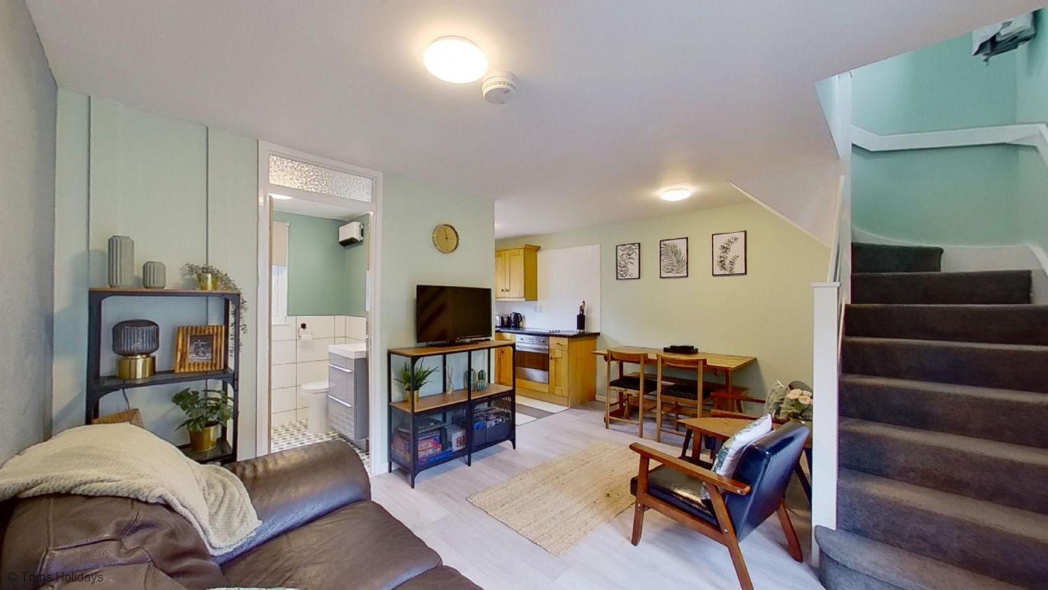 34 Strawberry Hill, Tolroy Manor view 3