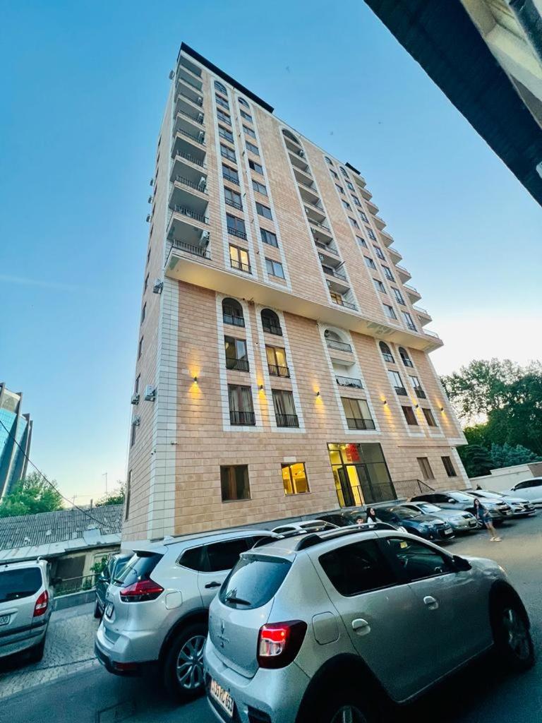City Center, Deluxe 1Bedroom Apartment by Republic Square New Building