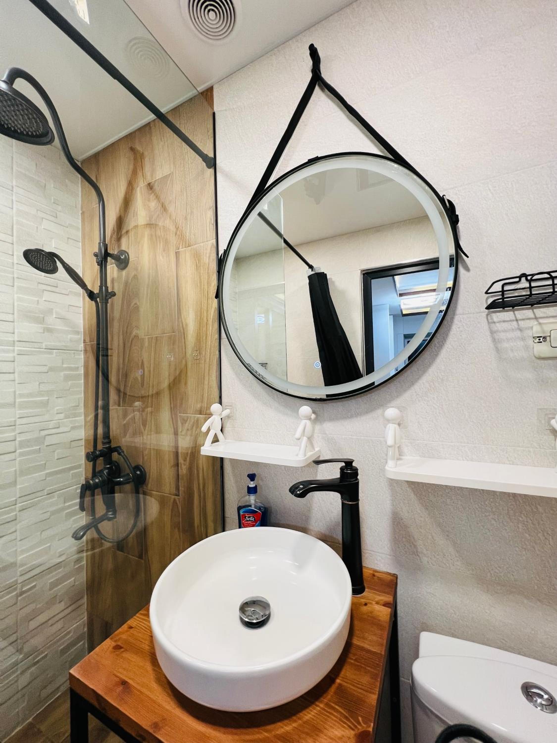 City Center Cozy 3Bedroom Apartment with Unique Design and Hot Tub , 2Bathroom, Middle of Center, By Republic Square