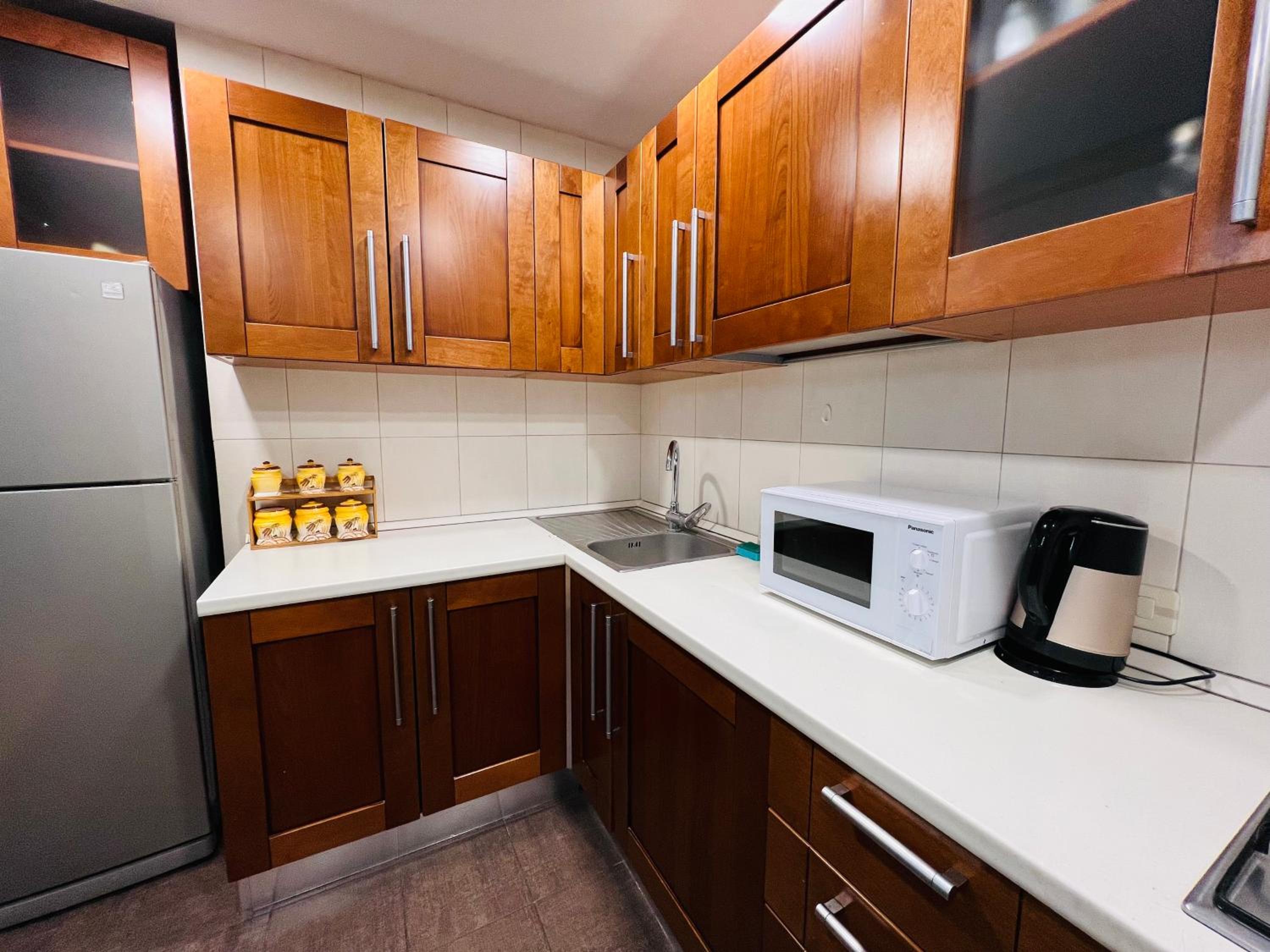 City Center Cozy 3Bedroom Apartment with Unique Design and Hot Tub , 2Bathroom, Middle of Center, By Republic Square