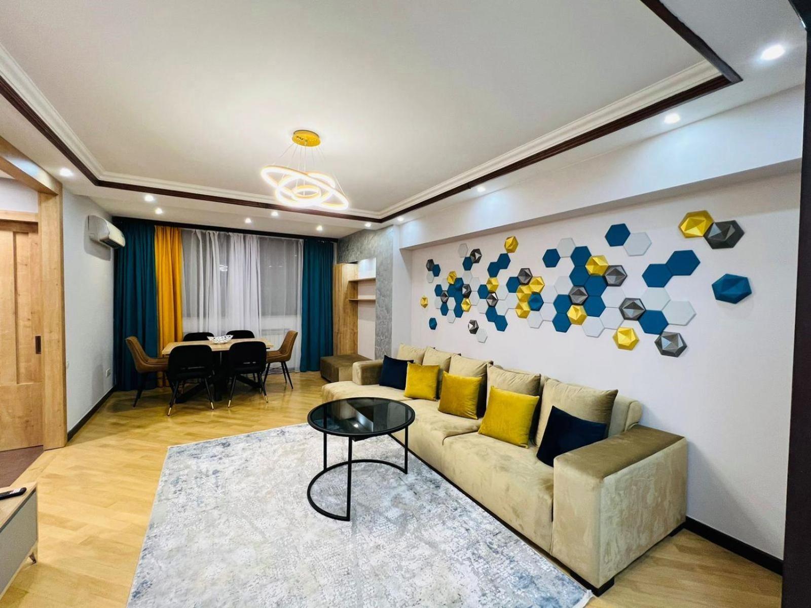 City Center Cozy 3Bedroom Apartment with Unique Design and Hot Tub , 2Bathroom, Middle of Center, By Republic Square