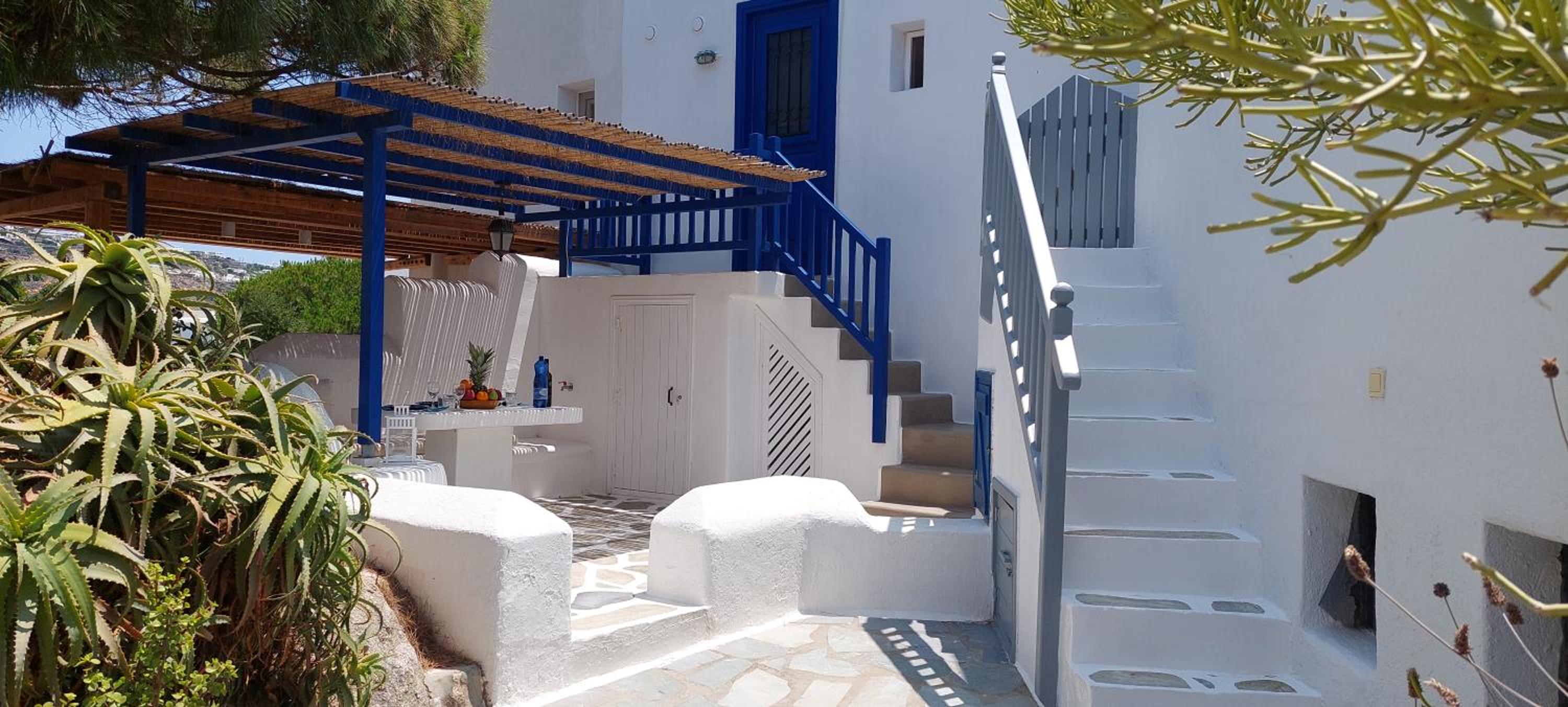 Traditionnal Mykonian Studio
