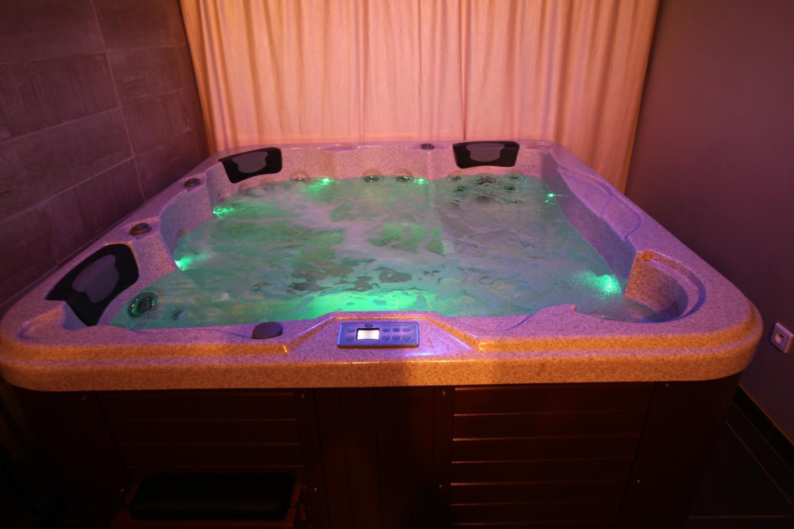 SUITE spa accès autonome view 3