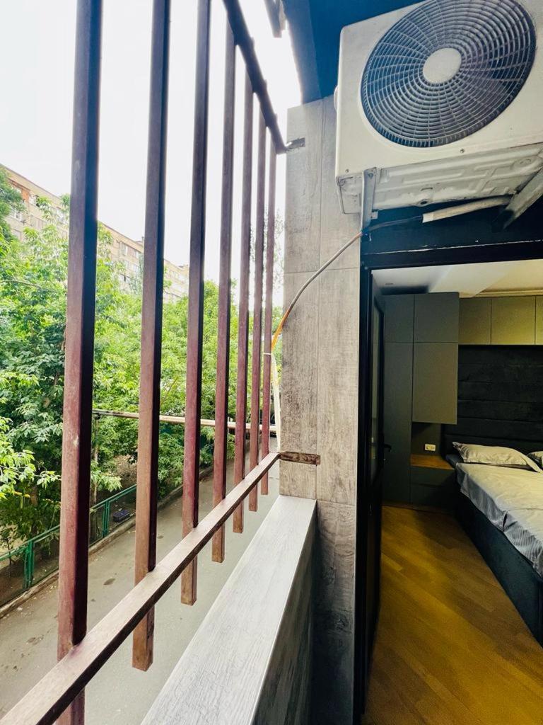City Center Cozy 3Bedroom Apartment with Unique Design and Hot Tub , 2Bathroom, Middle of Center, By Republic Square