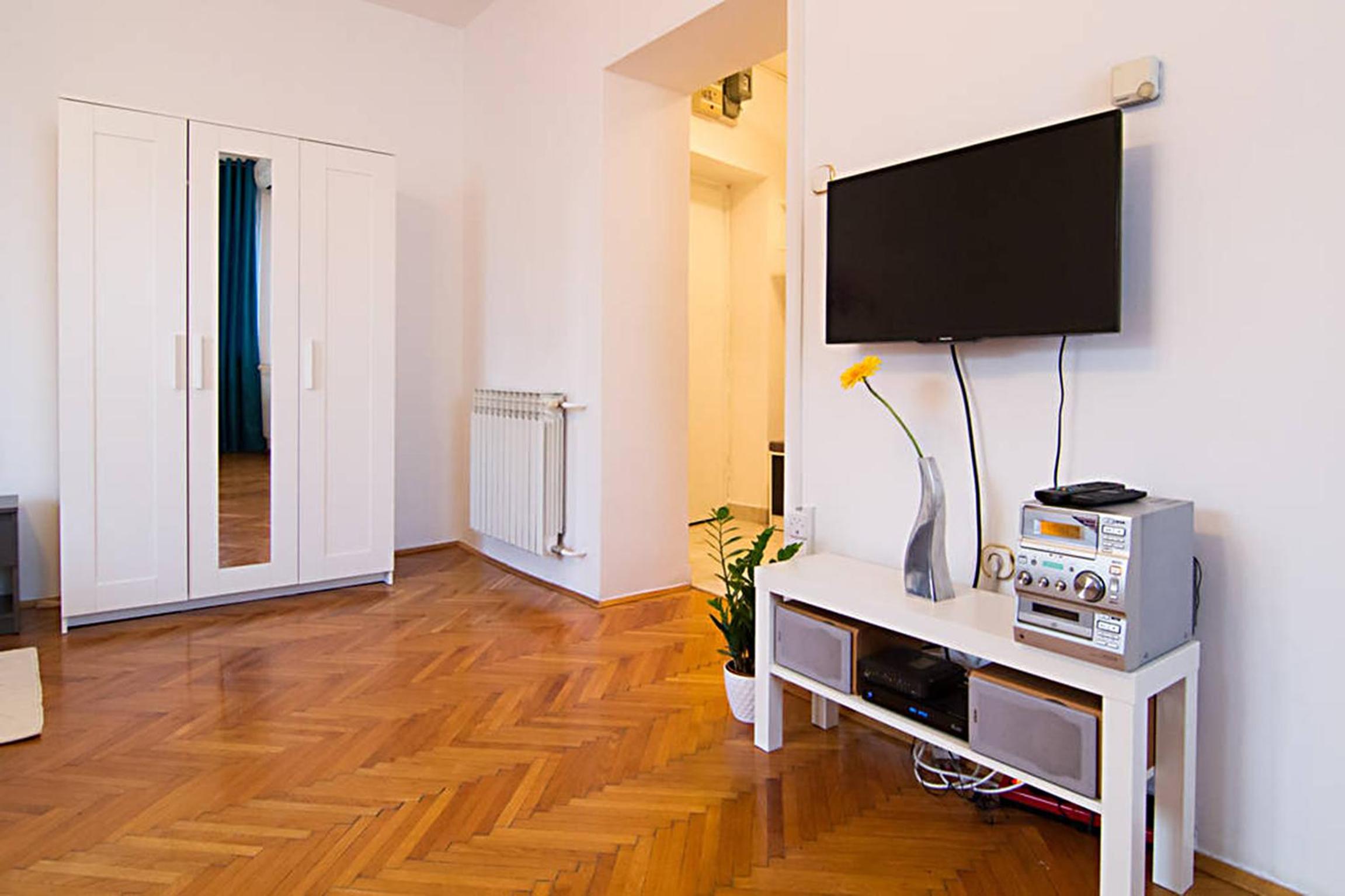 Cosy Studio Apartment 2 view 3