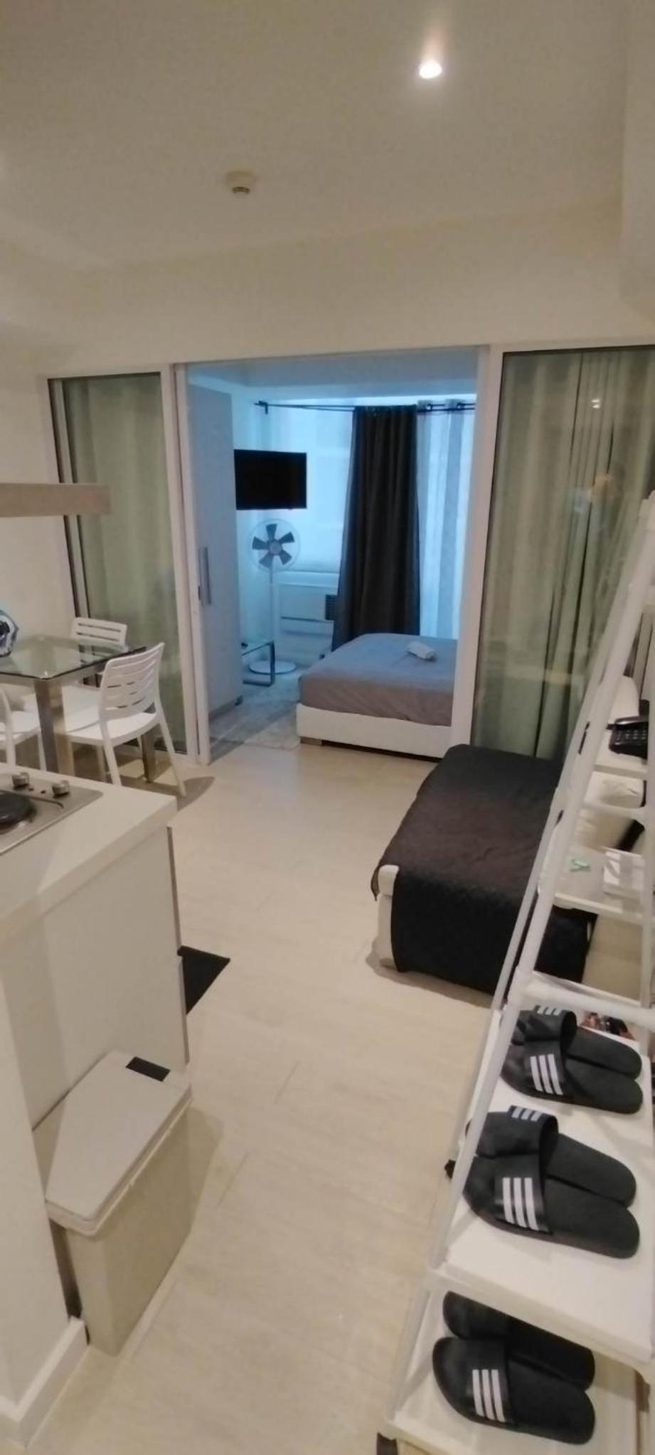 Sunset View 1BR @ Bahamas Tower - Azure Urban Resort Residences view 3