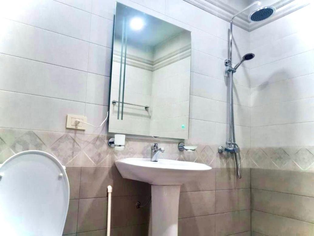 City Center Spacious 3 Bedroom+ 2.5 Bathrooms , Stunning View + Open Balcony For Families and Groups