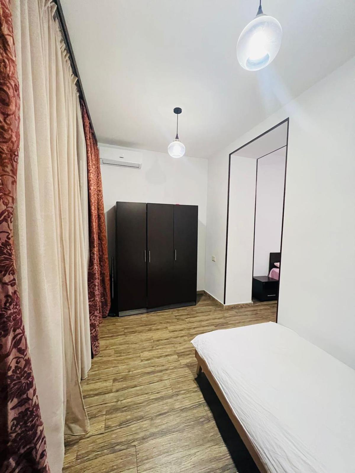 City Center Spacious 3 Bedroom+ 2.5 Bathrooms , Stunning View + Open Balcony For Families and Groups