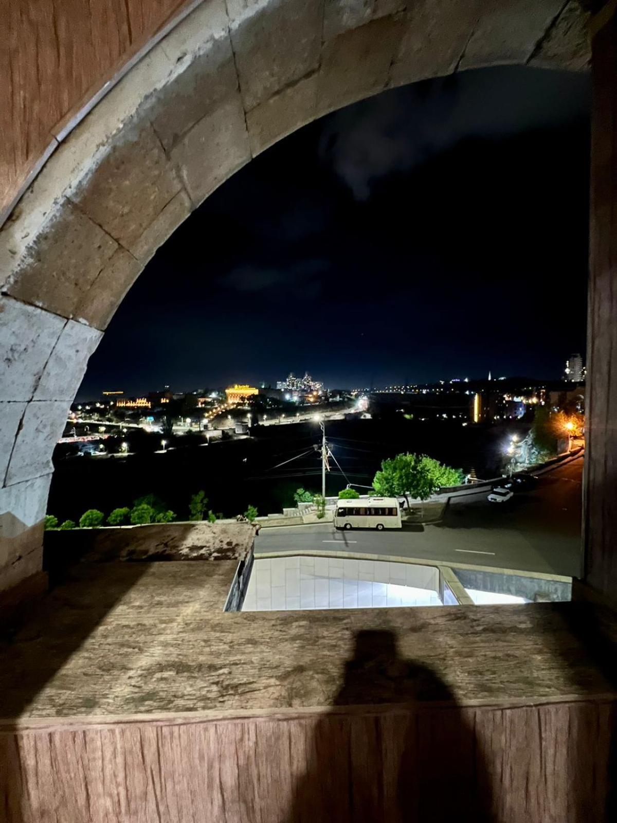City Center Spacious 3 Bedroom+ 2.5 Bathrooms , Stunning View + Open Balcony For Families and Groups