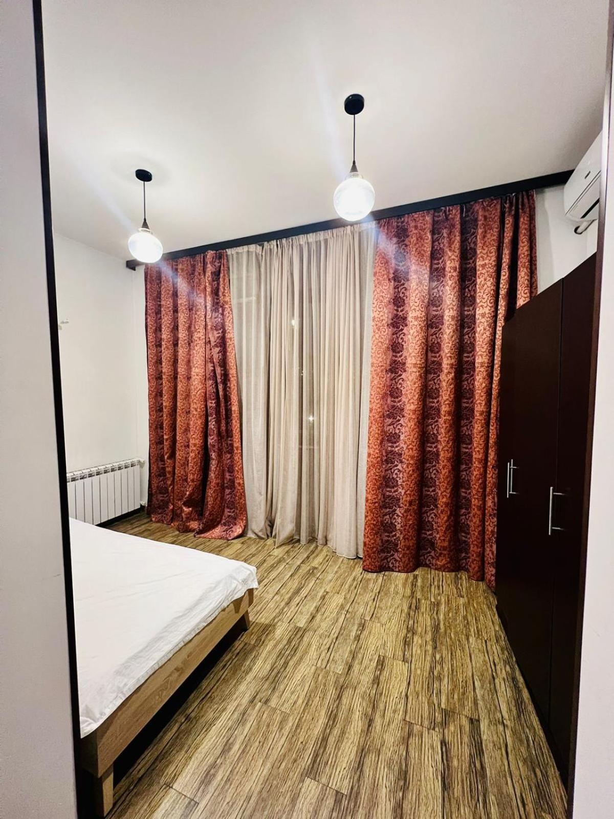 City Center Spacious 3 Bedroom+ 2.5 Bathrooms , Stunning View + Open Balcony For Families and Groups