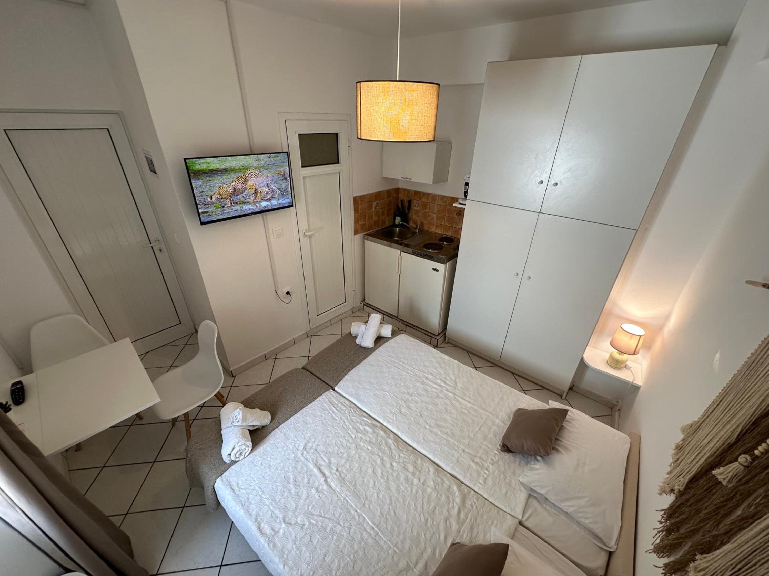 Valente Rooms Kythira