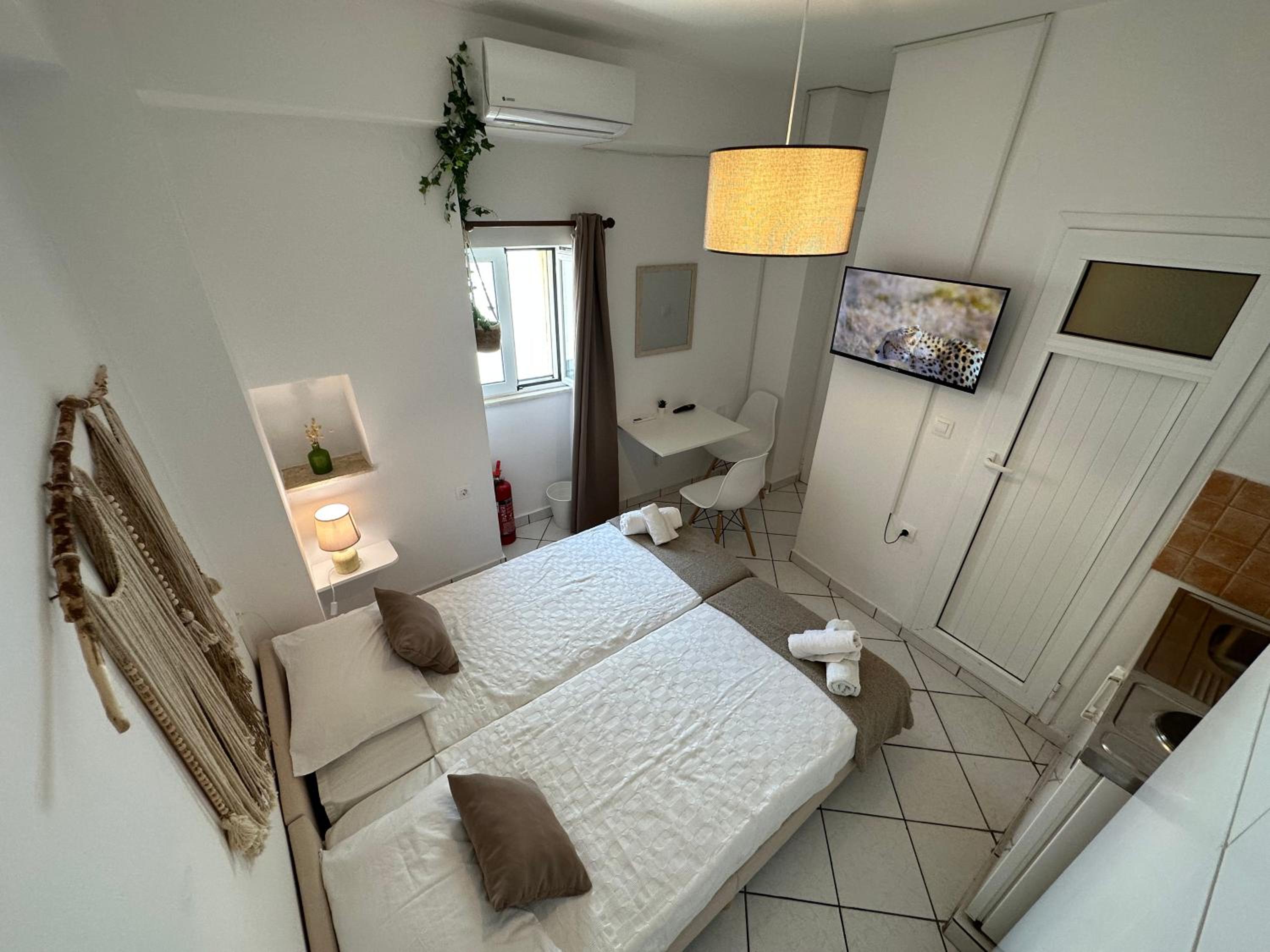 Valente Rooms Kythira