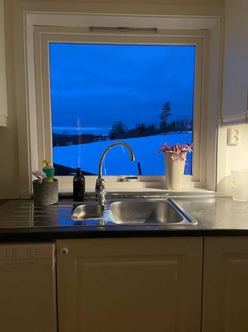 Koselig gammelt hus på gård view 3