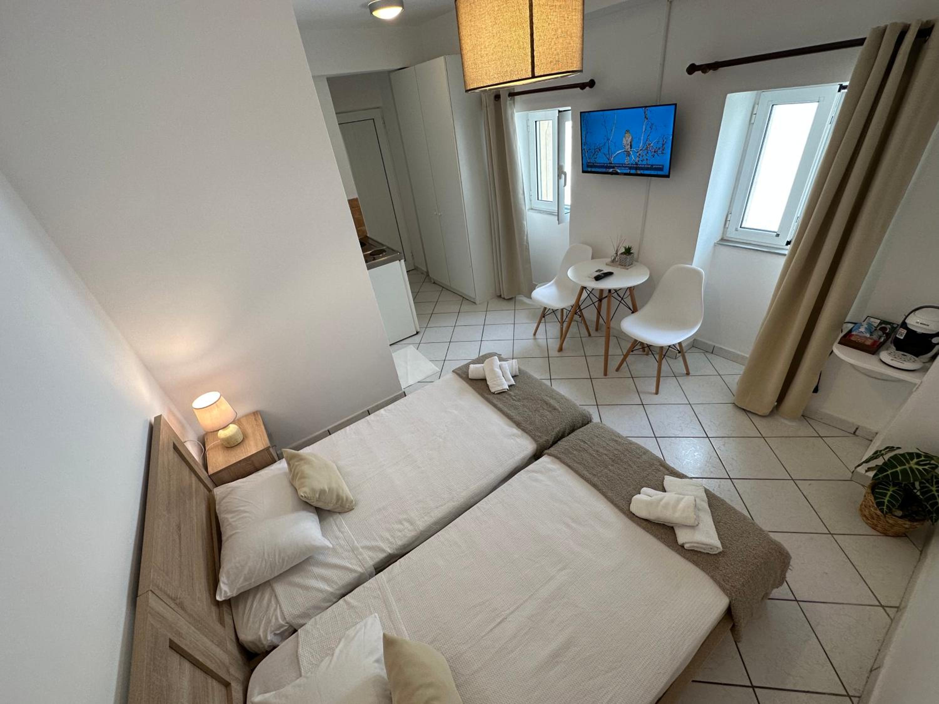 Valente Rooms Kythira