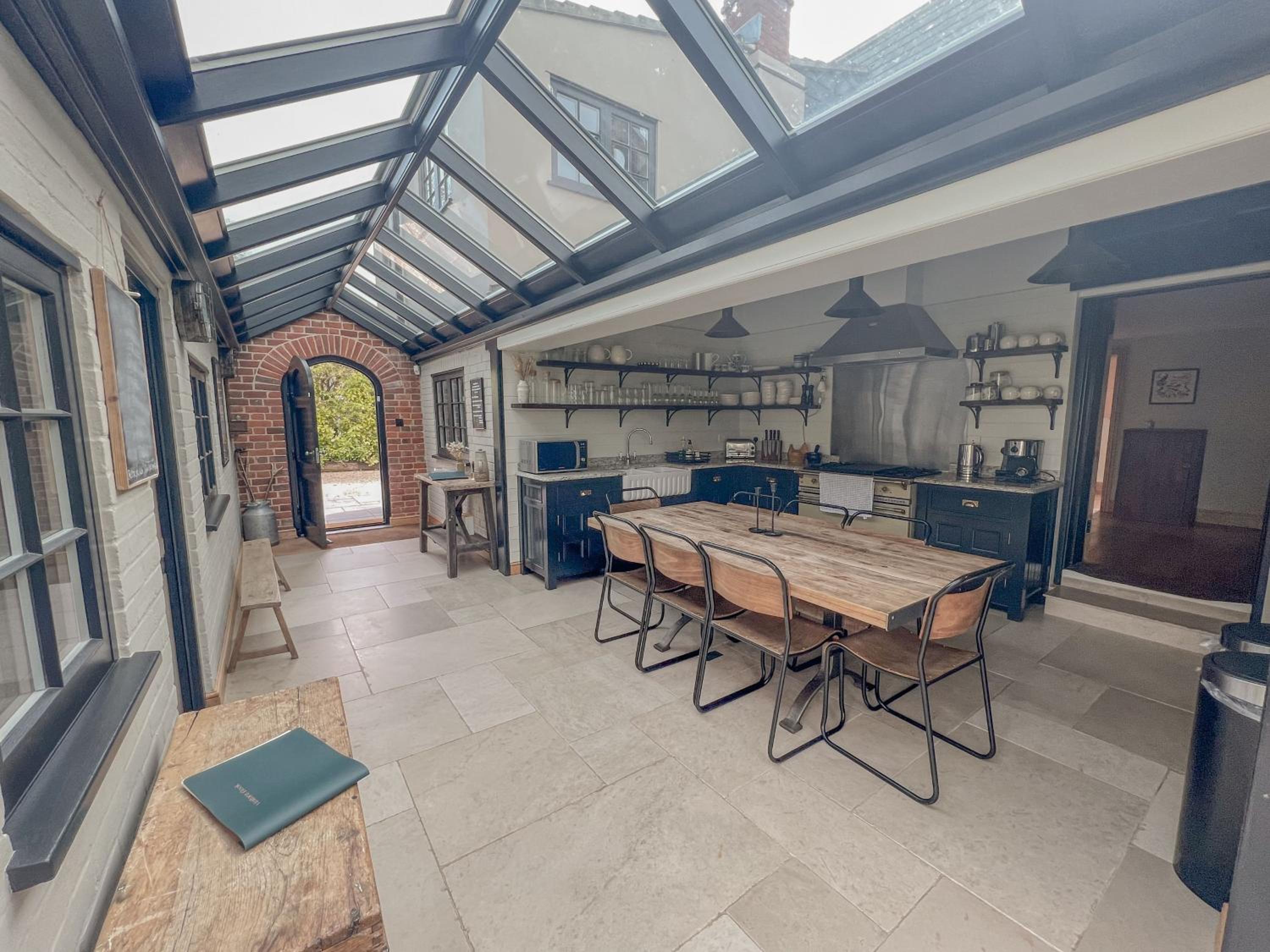 Outstanding secluded 4 bed House in rural Norfolk view 3
