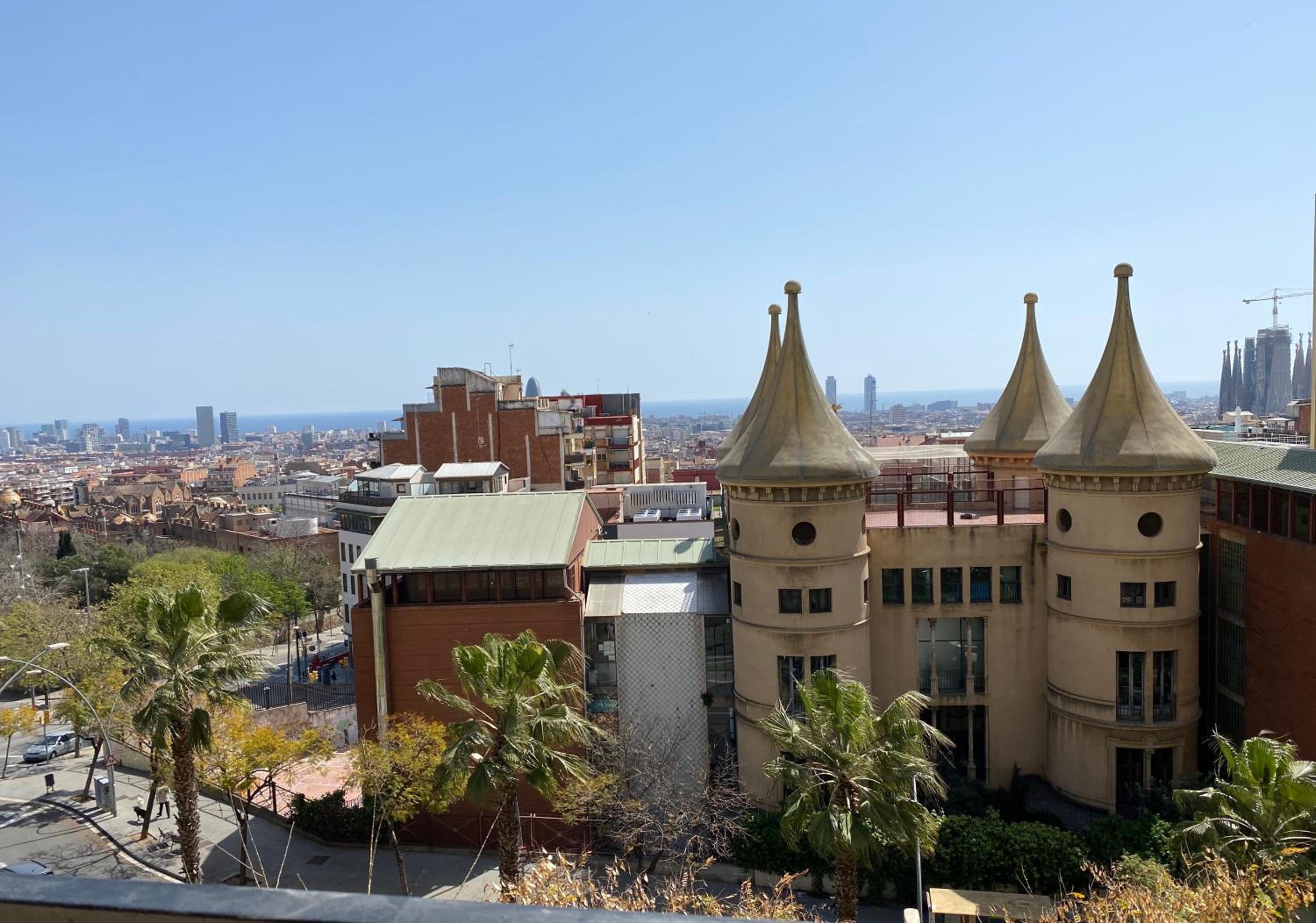Amazing sea and Sagrada Familia views homey apartment photo 4